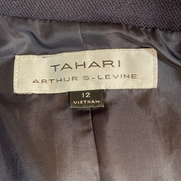 Tahari (Arthur Levine) - women’s blazer. Size 12 - Picture 3 of 10